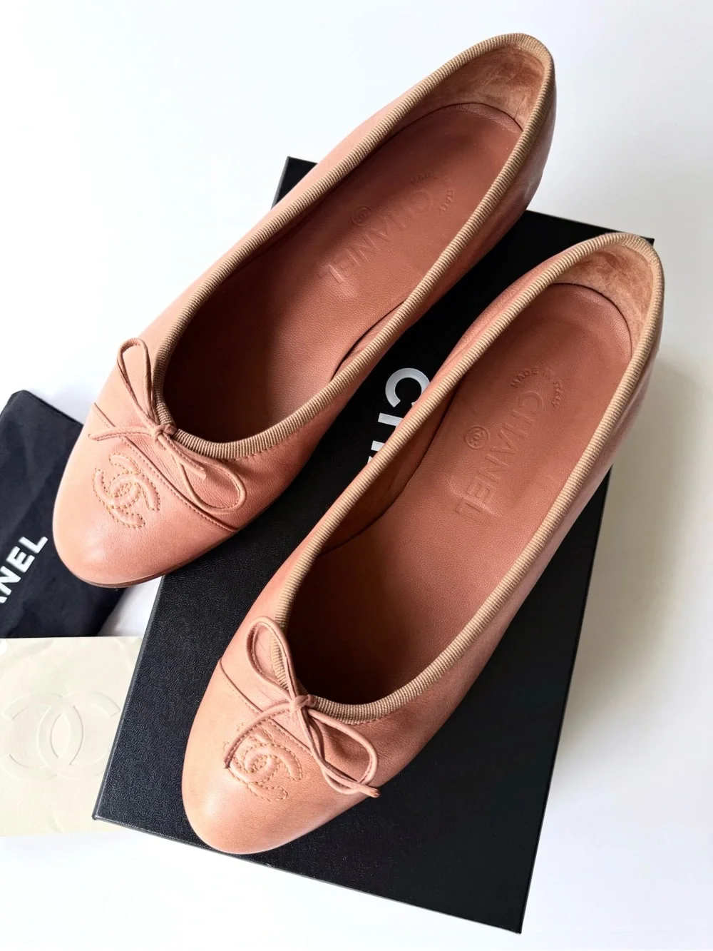 CHANEL Leather CC Cap Toe Ballet Flats with Bow in Orange / Tan Lambskin 38